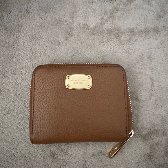 Michael Kors Tan Leather Wallet with Gold Accents - Picture 1 of 4